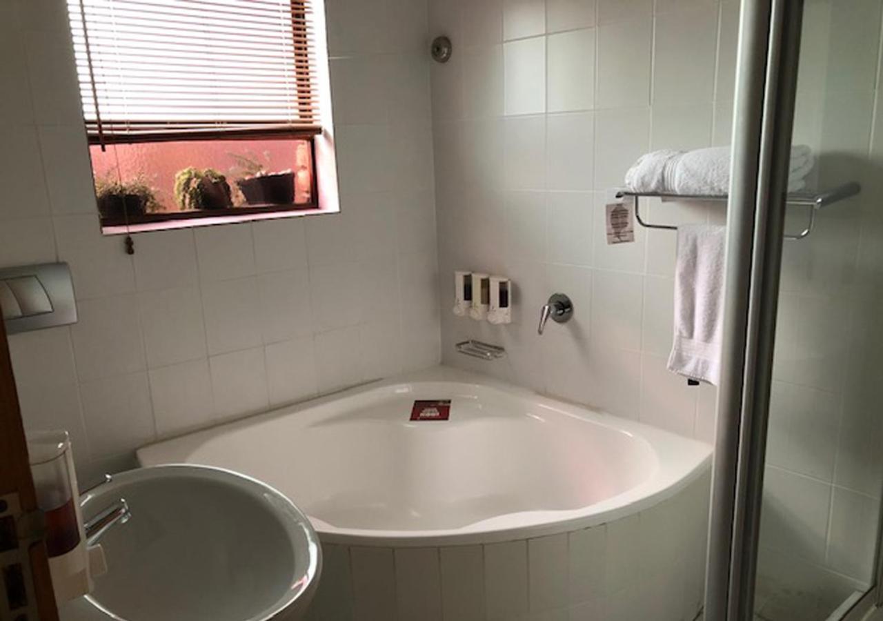 A La Martha'S Air-Port Guest House Port Elizabeth Luaran gambar