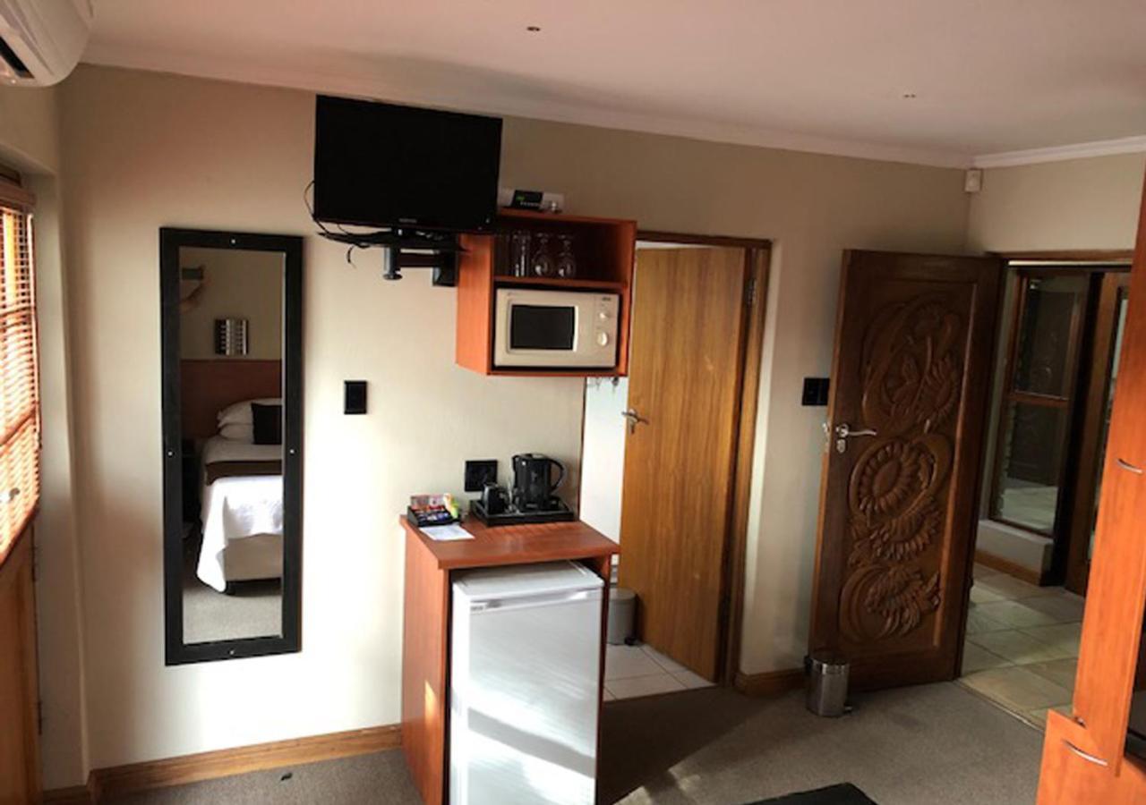 A La Martha'S Air-Port Guest House Port Elizabeth Luaran gambar