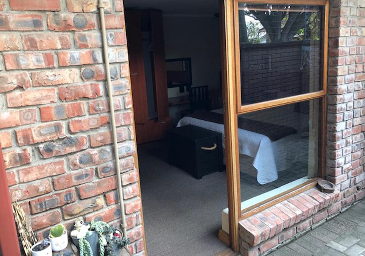 A La Martha'S Air-Port Guest House Port Elizabeth Luaran gambar