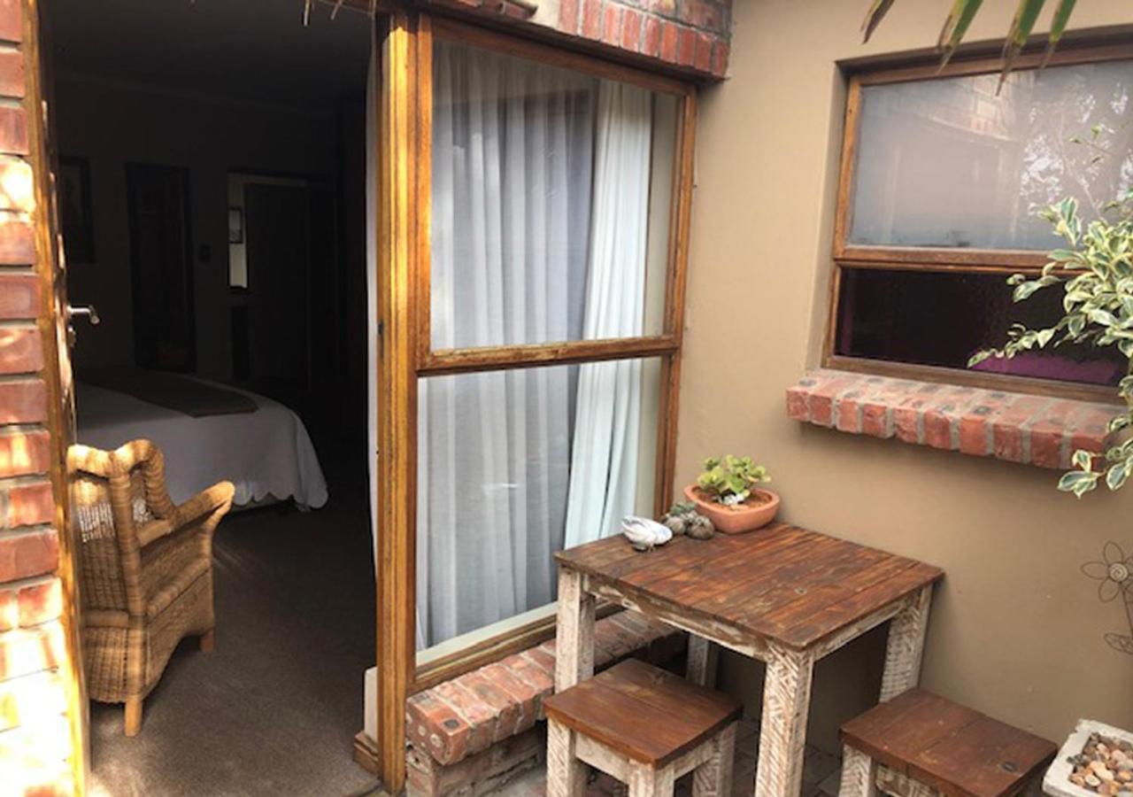 A La Martha'S Air-Port Guest House Port Elizabeth Luaran gambar