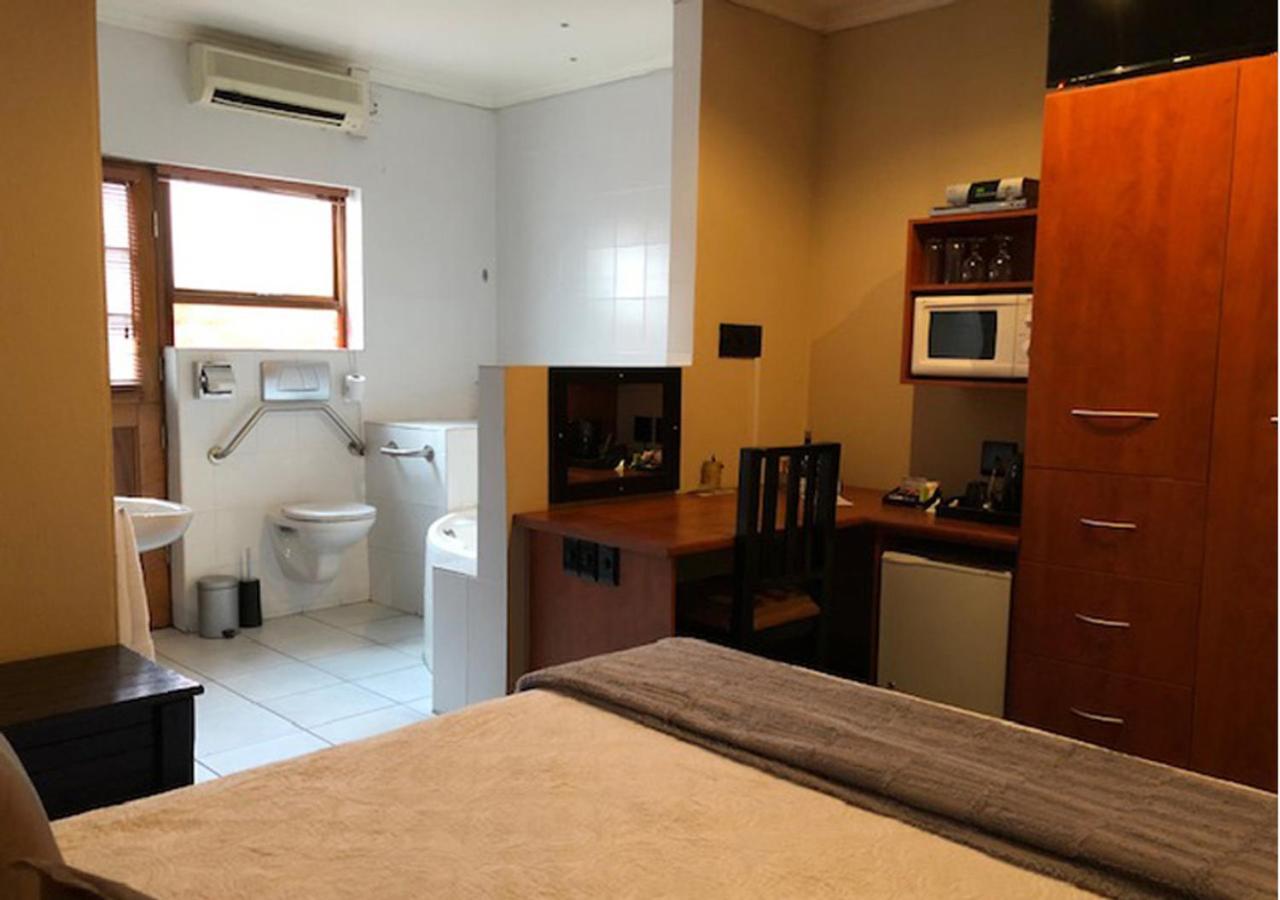 A La Martha'S Air-Port Guest House Port Elizabeth Luaran gambar